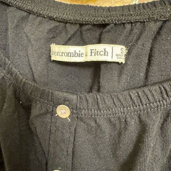 Abercrombie & Fitch Black Low Shoulder Bell Sleeve Button Down Top Small - Picture 4 of 5